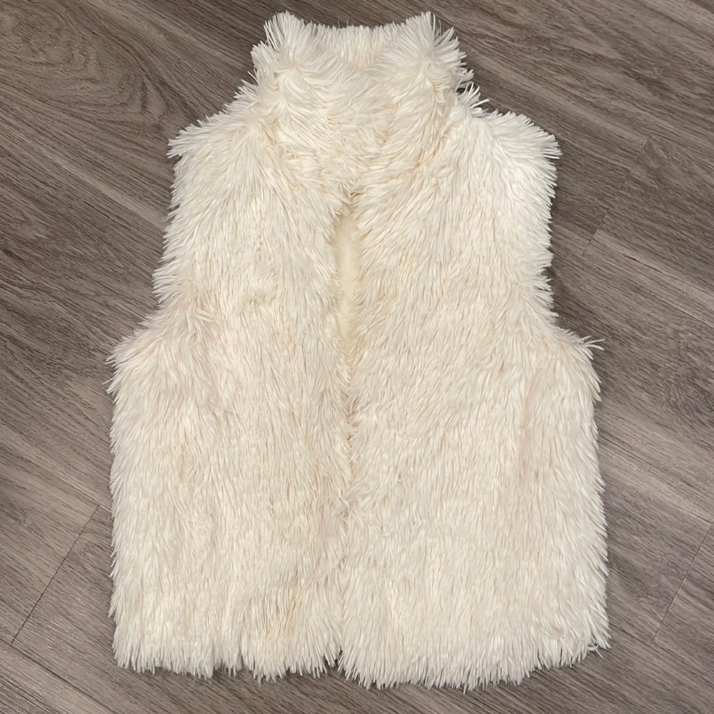 EUC Cato Faux Fur Fuzzy Vest
